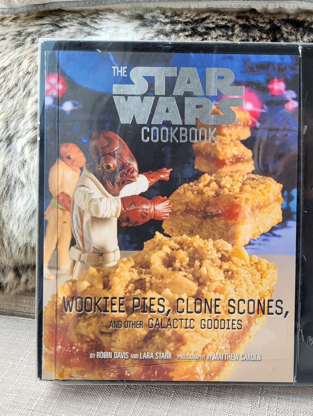 Star Wars Cookbook with Character Cookie Cutters - Blue, Black, White - Picture 2 of 10